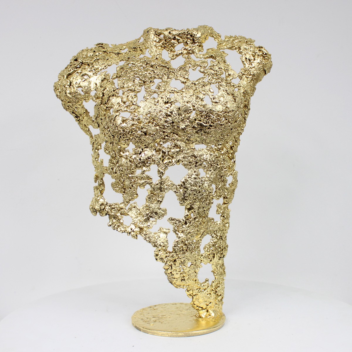 Pavarti Virvoltant – Sculpture torse masculin dentelle mtal et feuilles or 24 carats