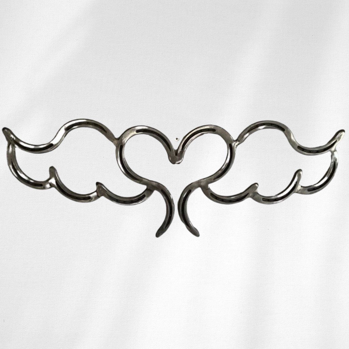 Metal Angel Wings with Heart Wall Art – Handmade Metal Horseshoe Decor for Home and Garden